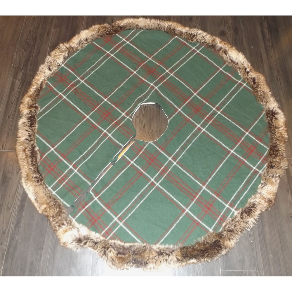 Plaid and Faux Fur Christmas Tree Skirt